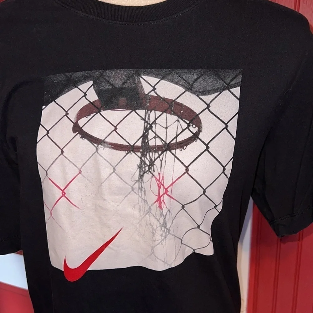 Nike Basketball Hoop Black Short Sleeve T-Shirt M